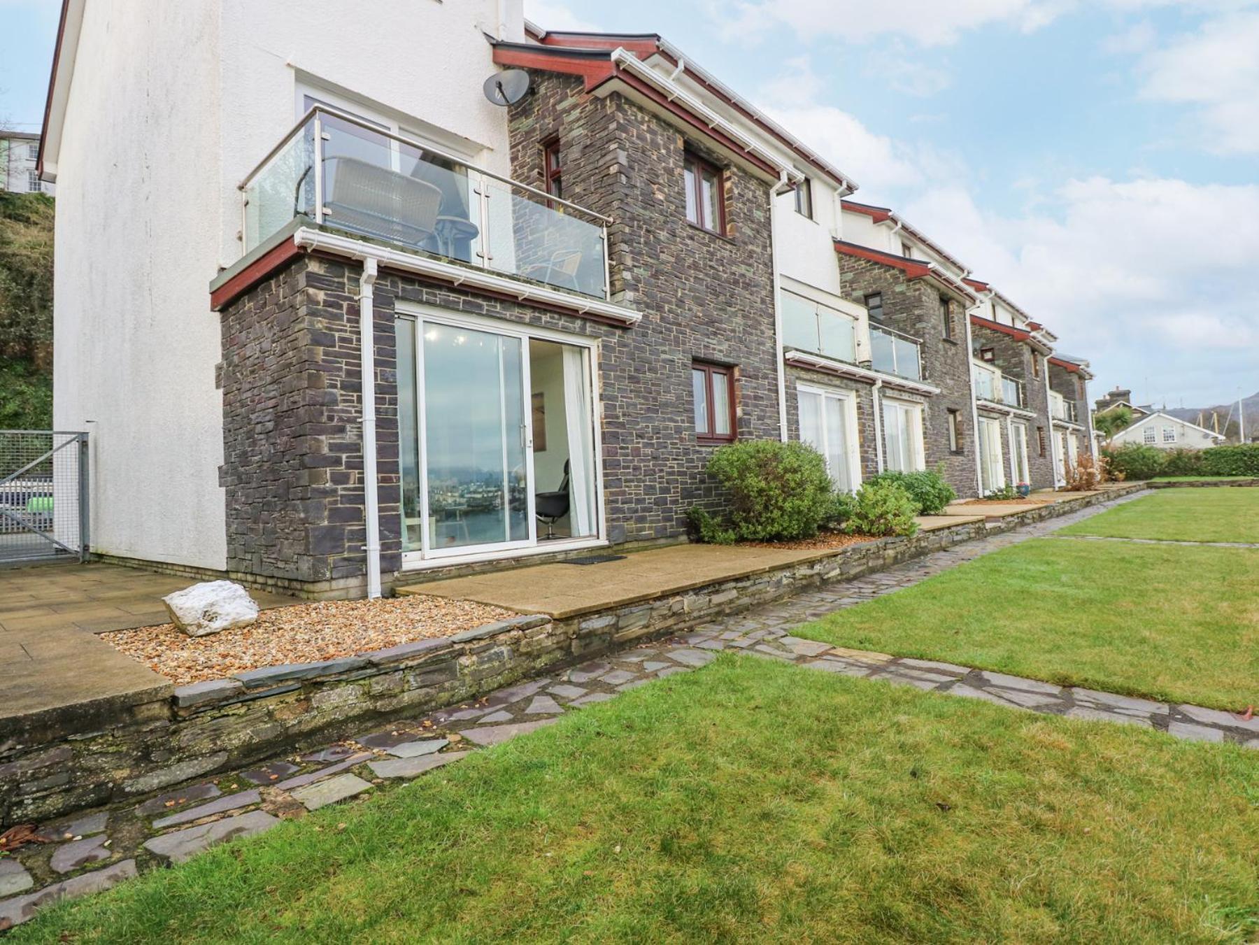 1 Oakley Wharf * Porthmadog